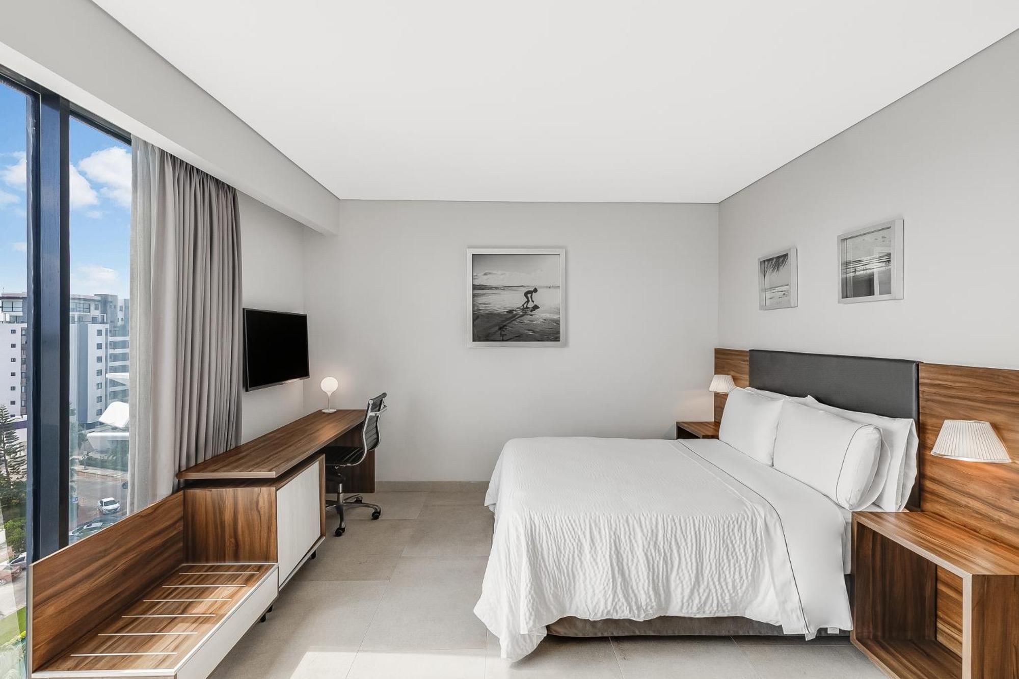 Junior Suite with Queen Bed